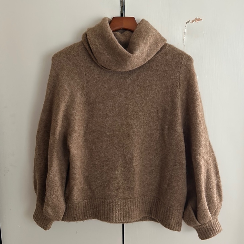 Aritzia (Babaton) Sweater